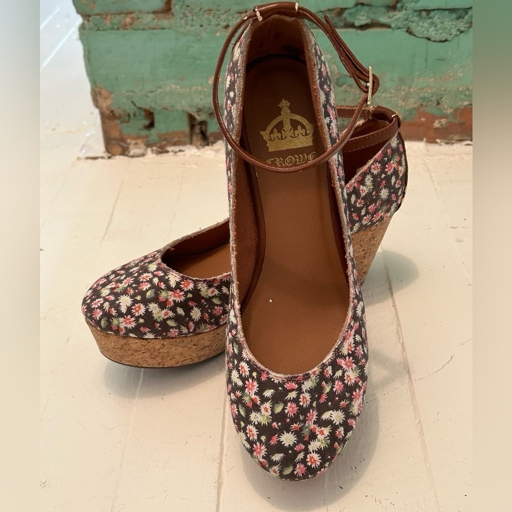 Crown Vintage Wedge